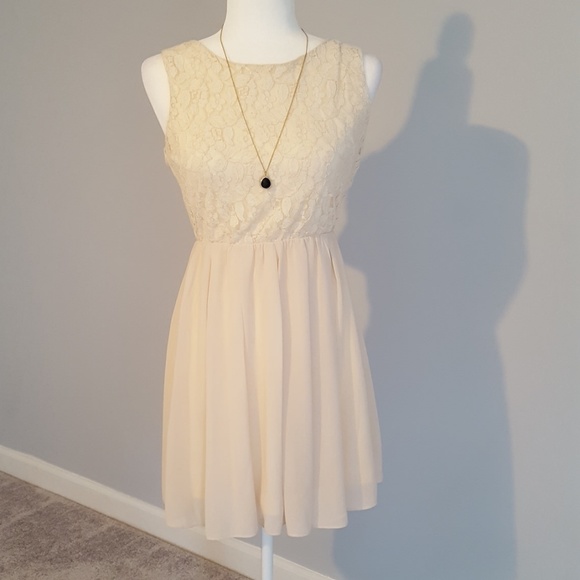 Alythea Dresses & Skirts - Alythea Cream Dress with Lace on Top Size Small